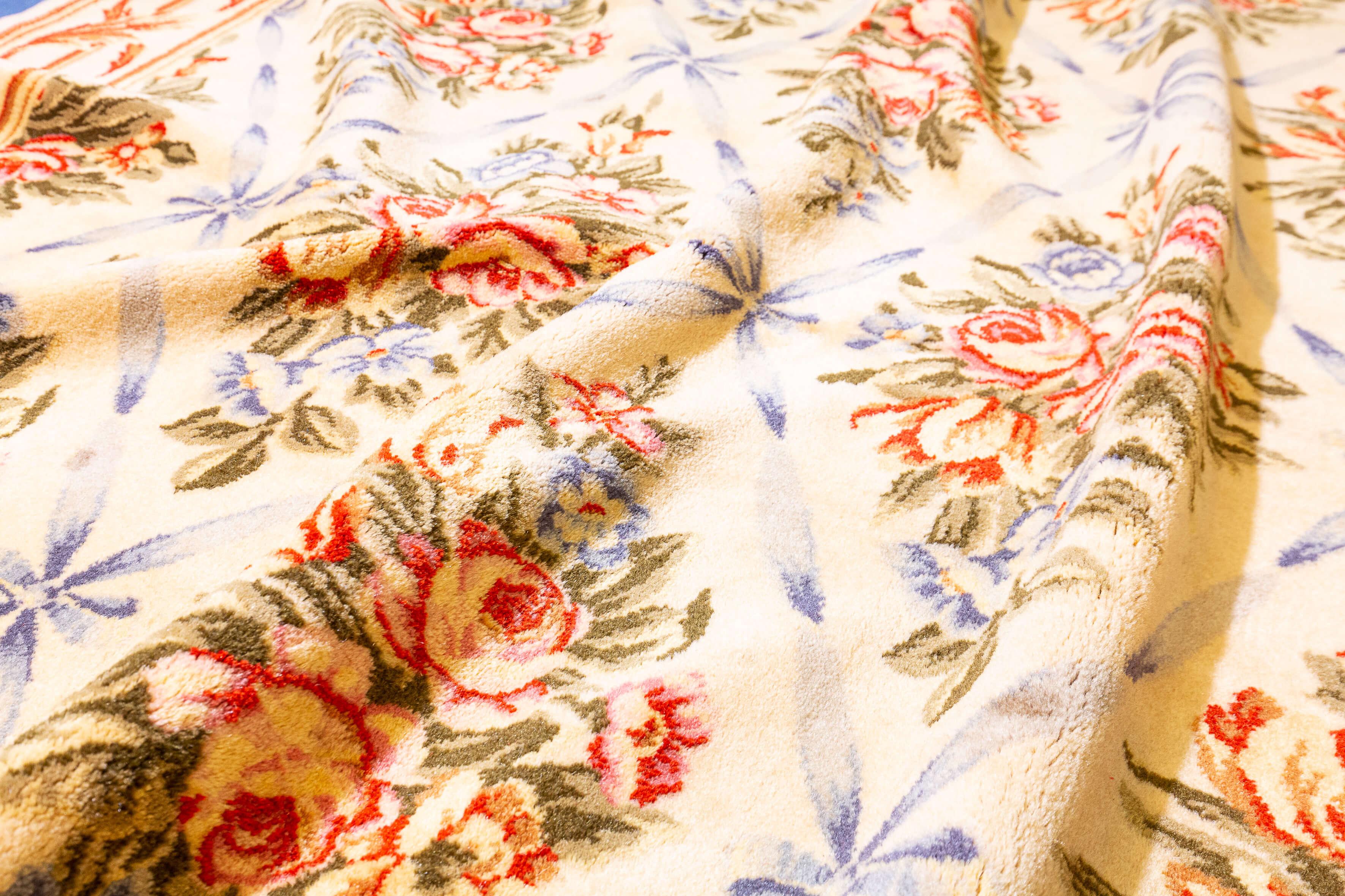 Europäischer Teppich Florales Design Beige Farbe im Angebot 2