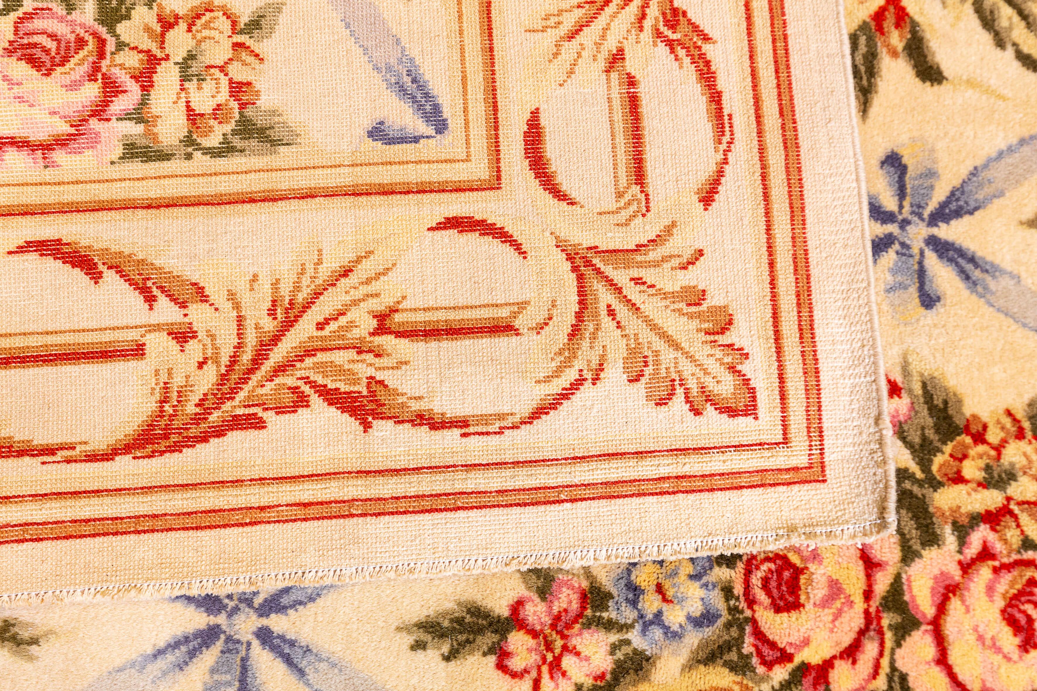 Europäischer Teppich Florales Design Beige Farbe im Angebot 3