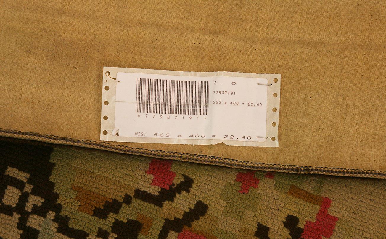 Europäischer Teppich in weicher Farbpalette im Angebot 2