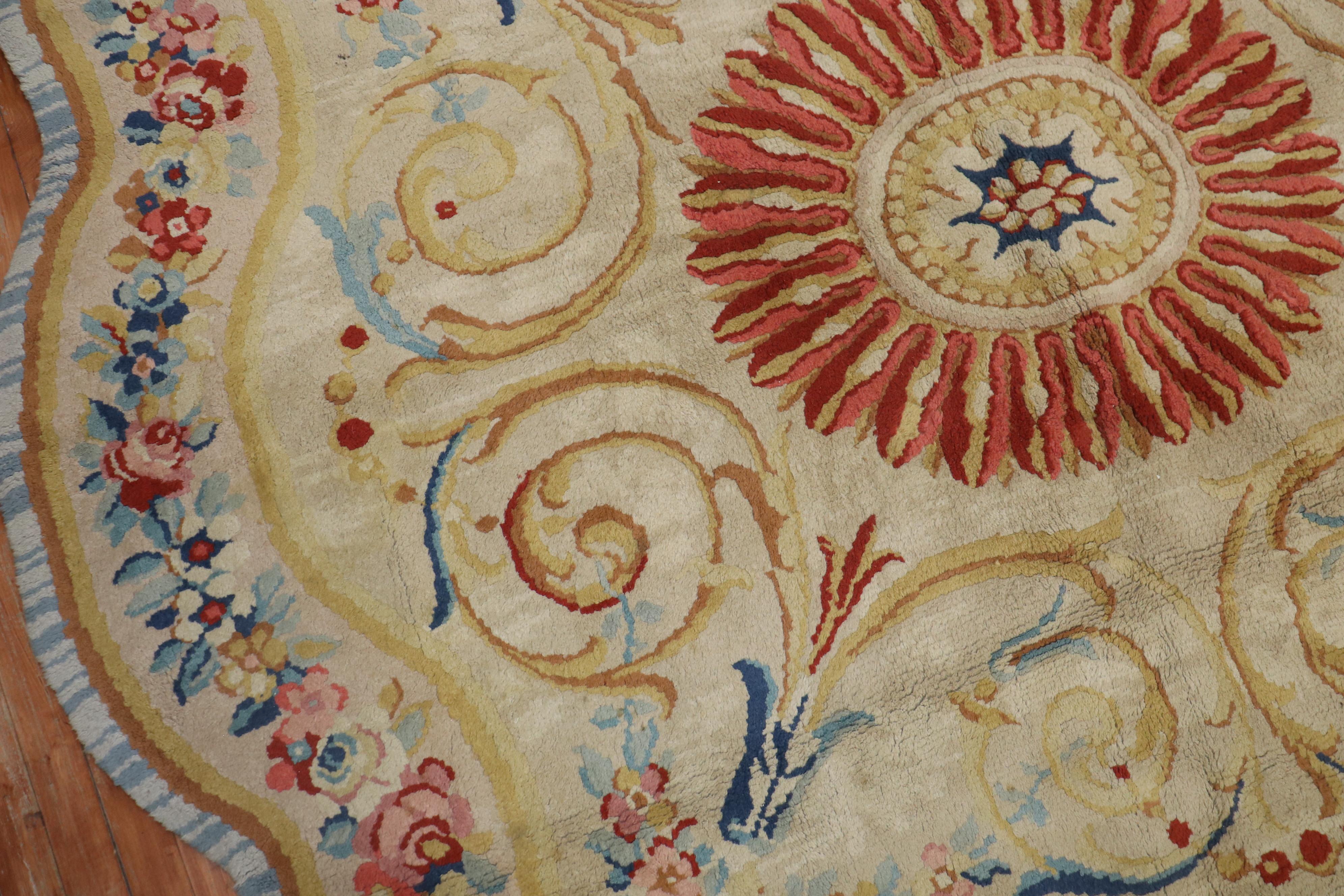 Colección Zabihi Alfombra Europea Savonnerie Forma Octágono en Bueno estado para la venta en New York, NY