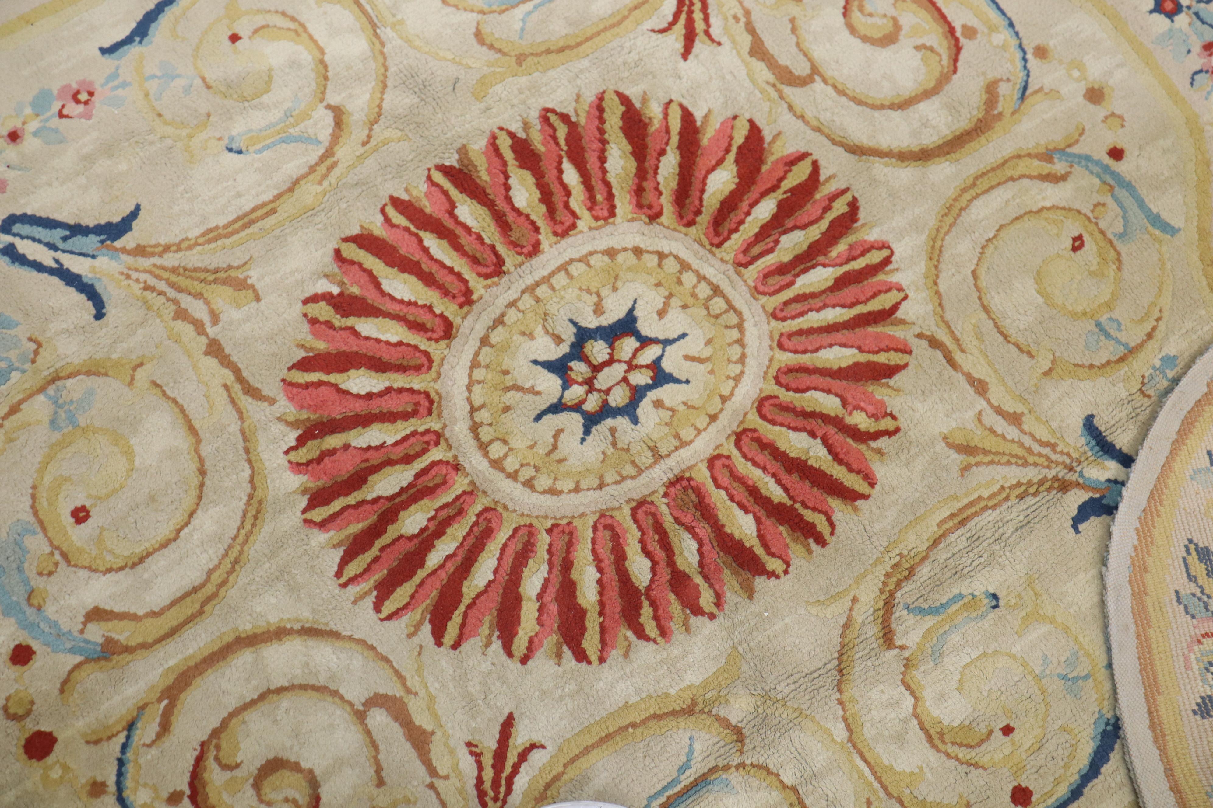 20th Century European Savonnerie Octagon Shape Carpet For Sale