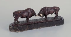 European sculptor. Bulls in combat. Art Deco sculpture in patinated bronze