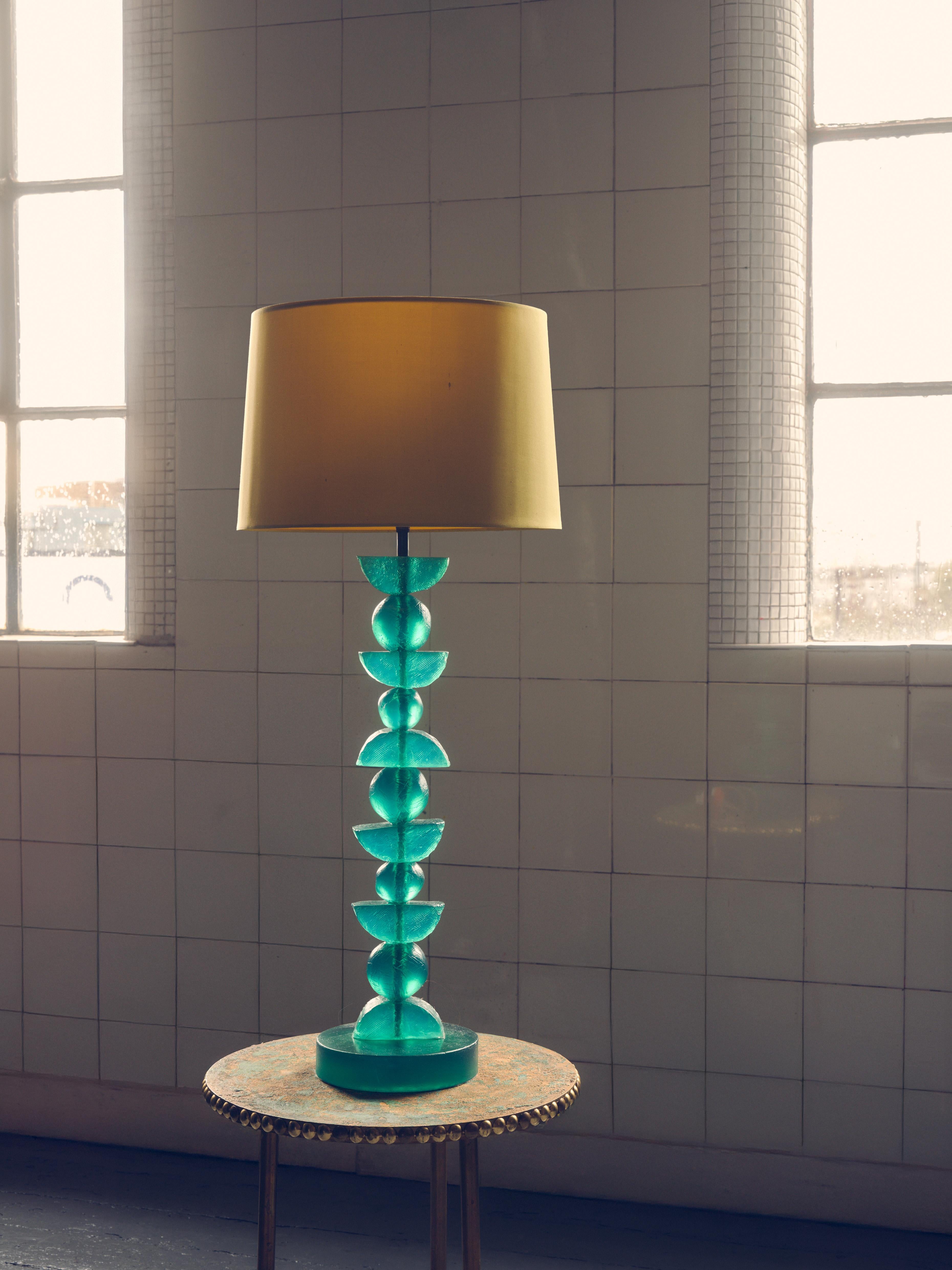 Moulage Lampe de table européenne sculpturale Silhouette, vert émeraude par Margit Wittig en vente