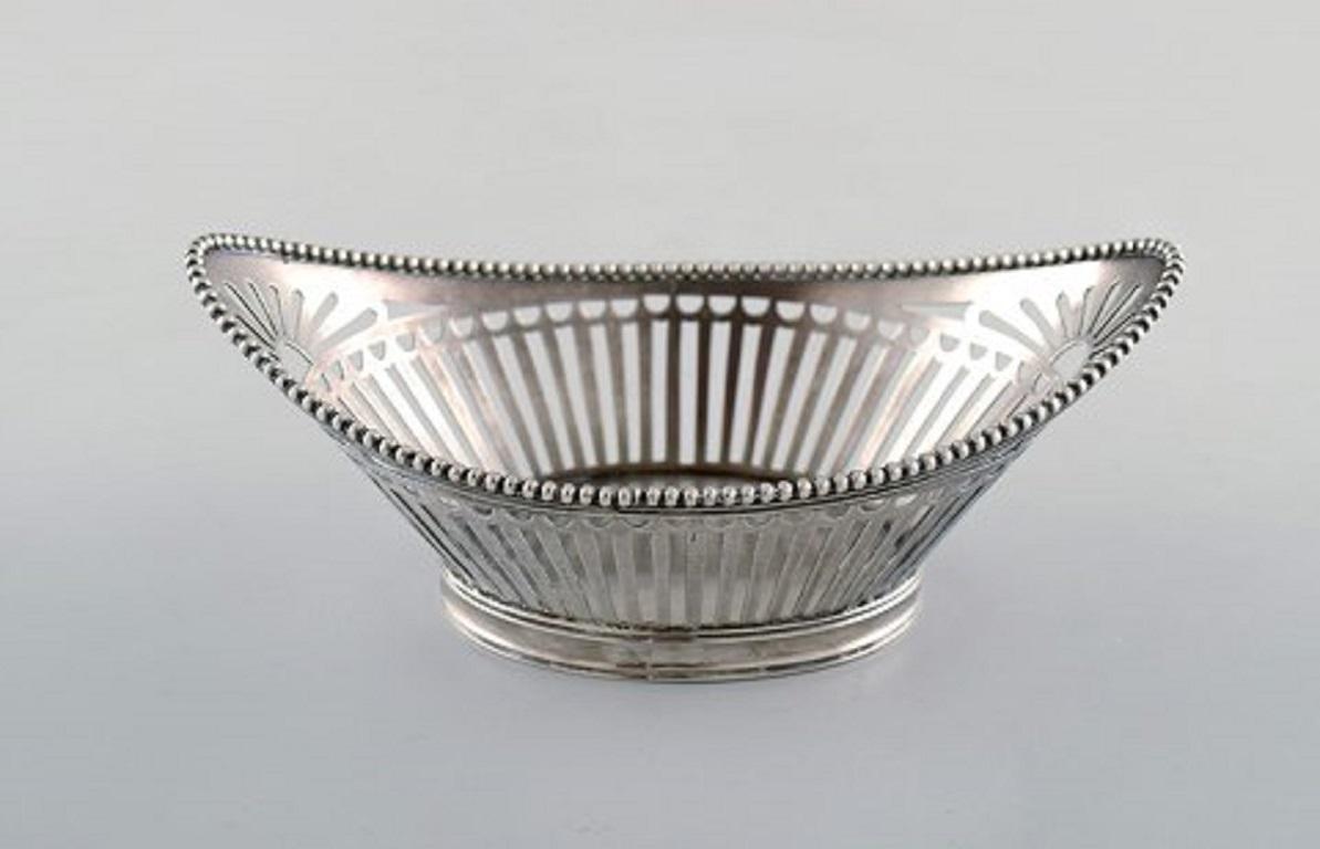 European Silversmith, a Pair of Silver Bowls with Reticulated Decoration For Sale 1