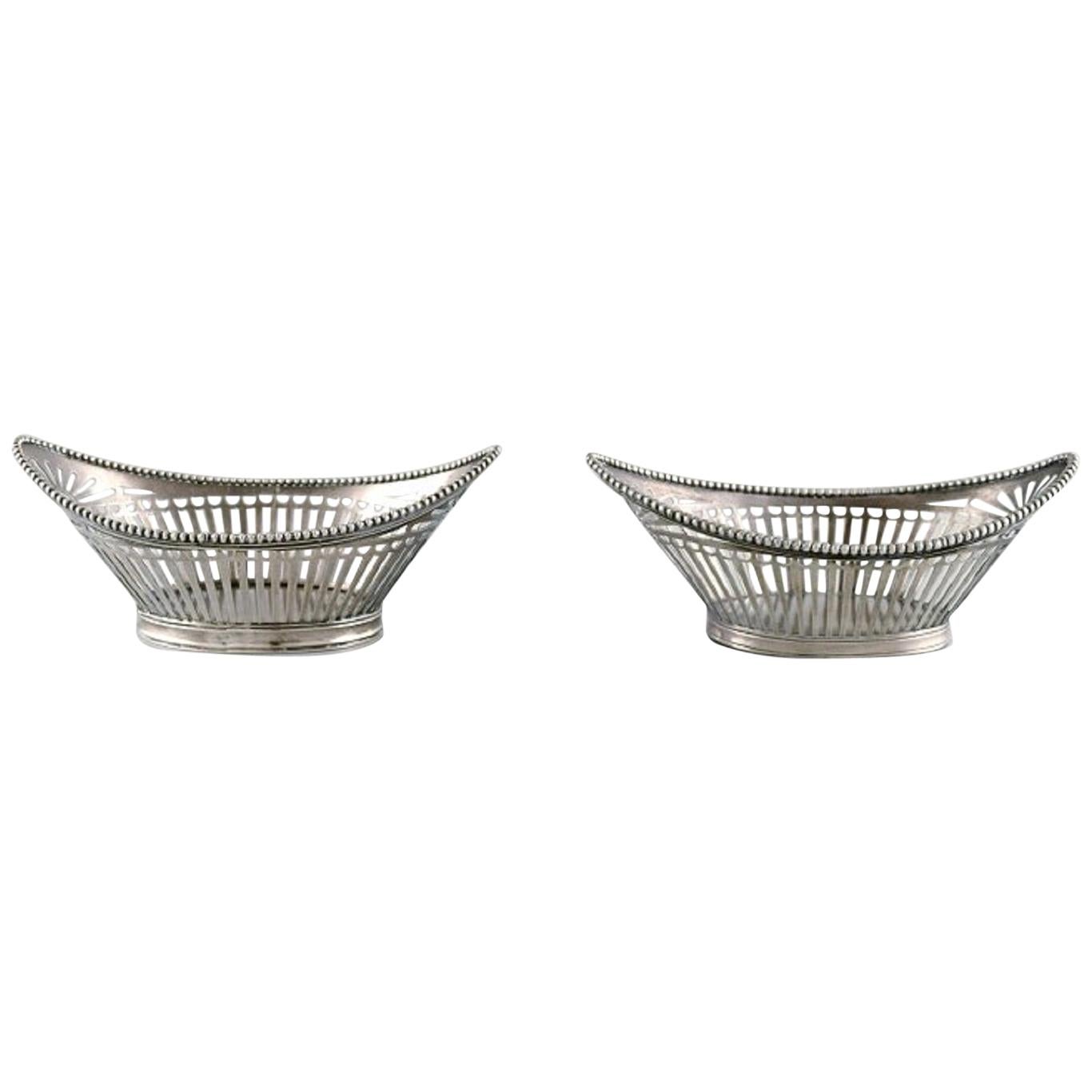 European Silversmith, a Pair of Silver Bowls with Reticulated Decoration For Sale