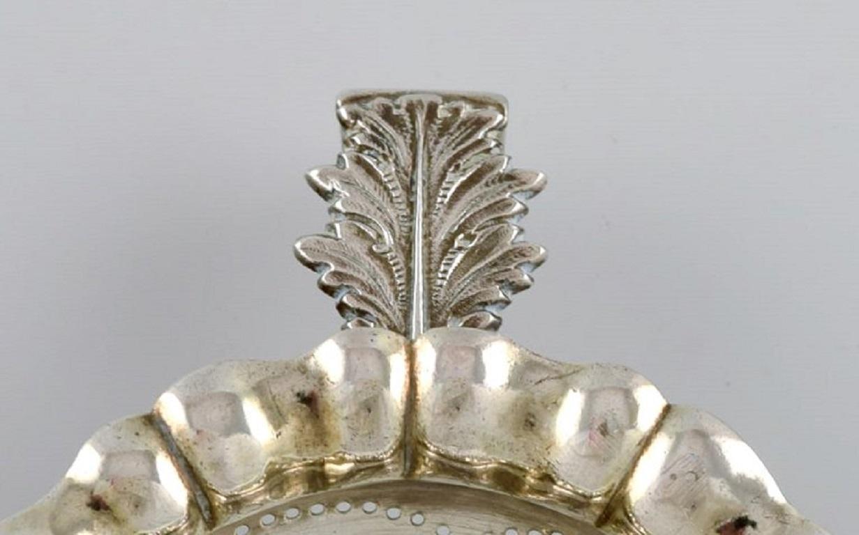 Unknown European silversmith. Antique silver tea strainer. 19th C. For Sale