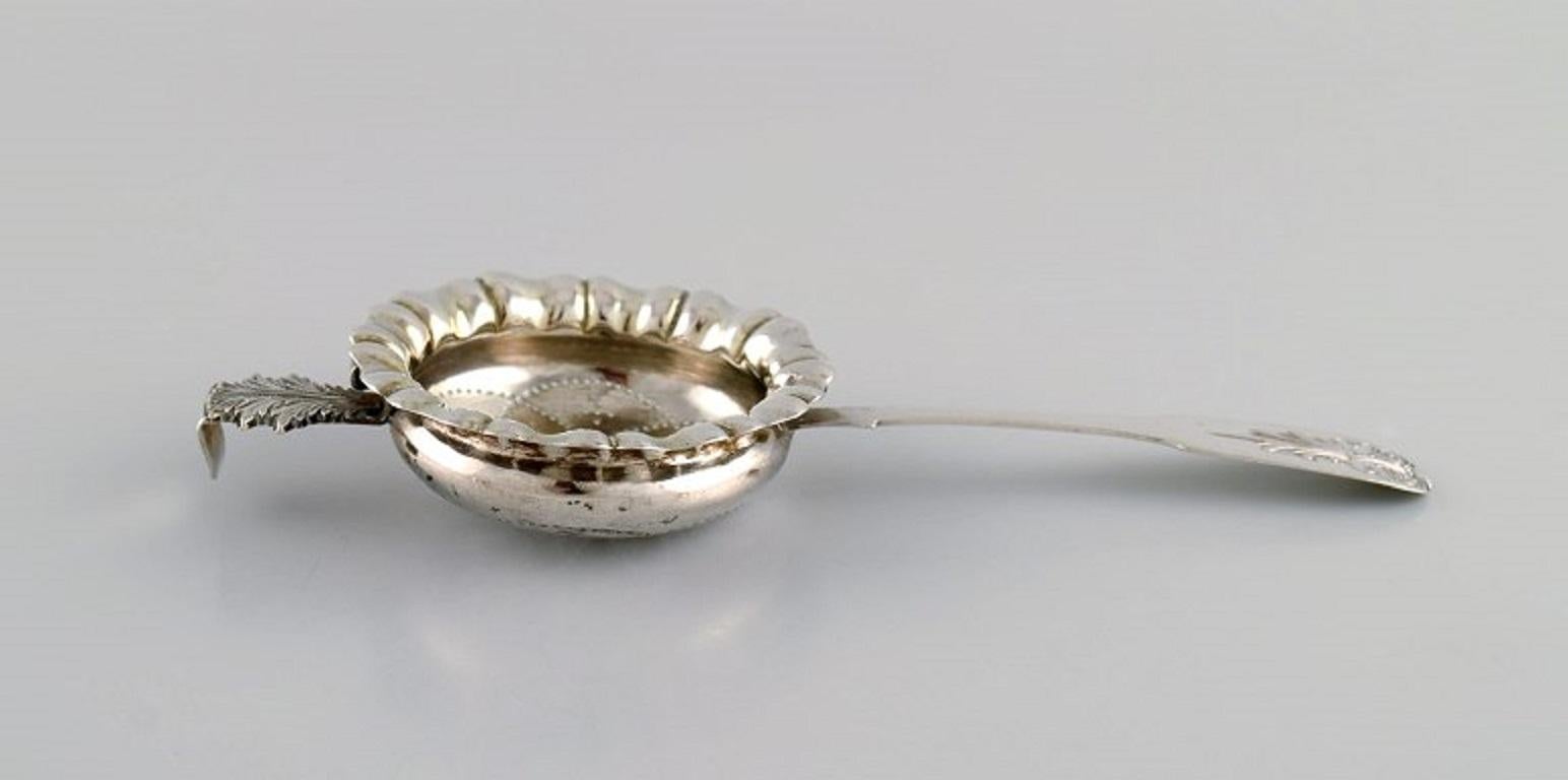 19th Century European silversmith. Antique silver tea strainer. 19th C. For Sale