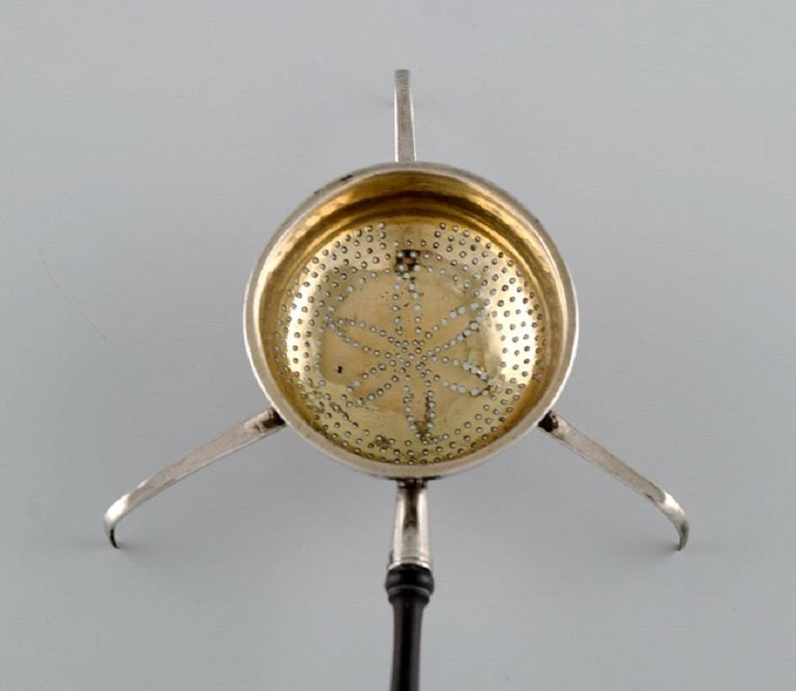 Europäischer Silberschmied, antiker Silber-Teetrainer auf Stativ, 19. Jahrhundert (Unbekannt) im Angebot