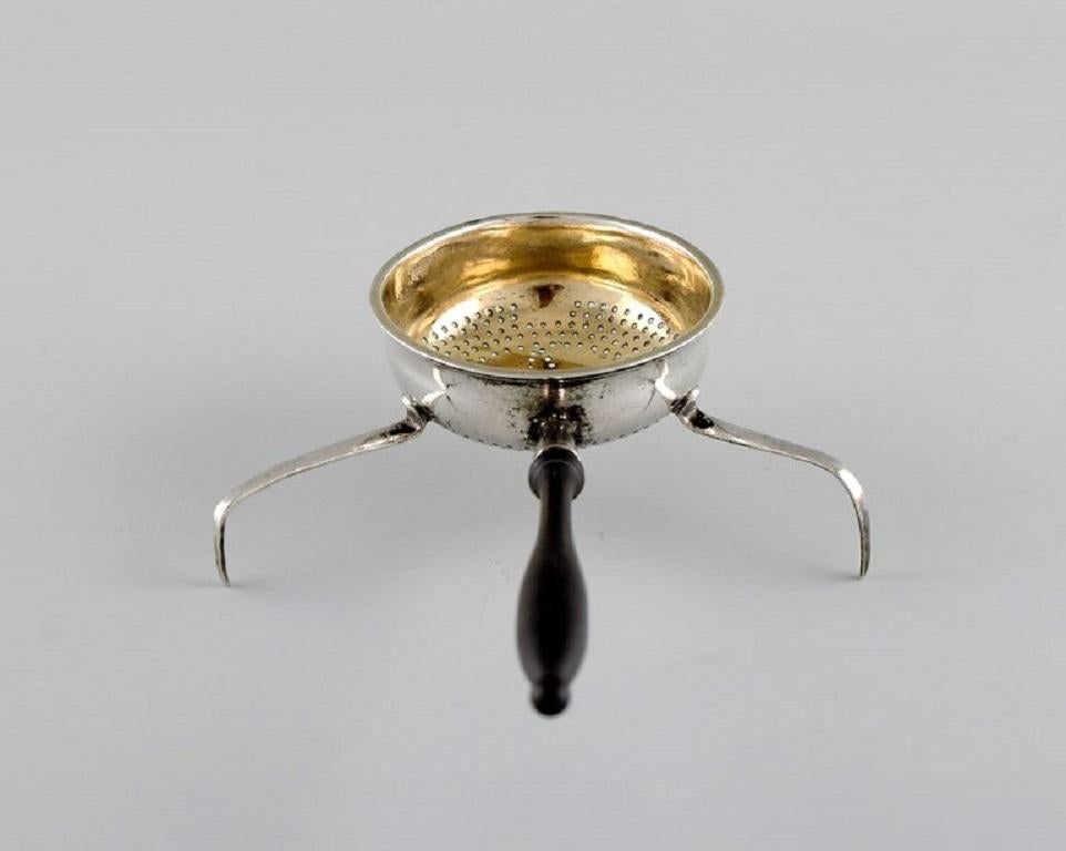 Europäischer Silberschmied, antiker Silber-Teetrainer auf Stativ, 19. Jahrhundert im Angebot 1