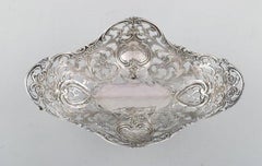 Argentiere europeo, Ciotola ornamentale in argento su piedi, circa 1900