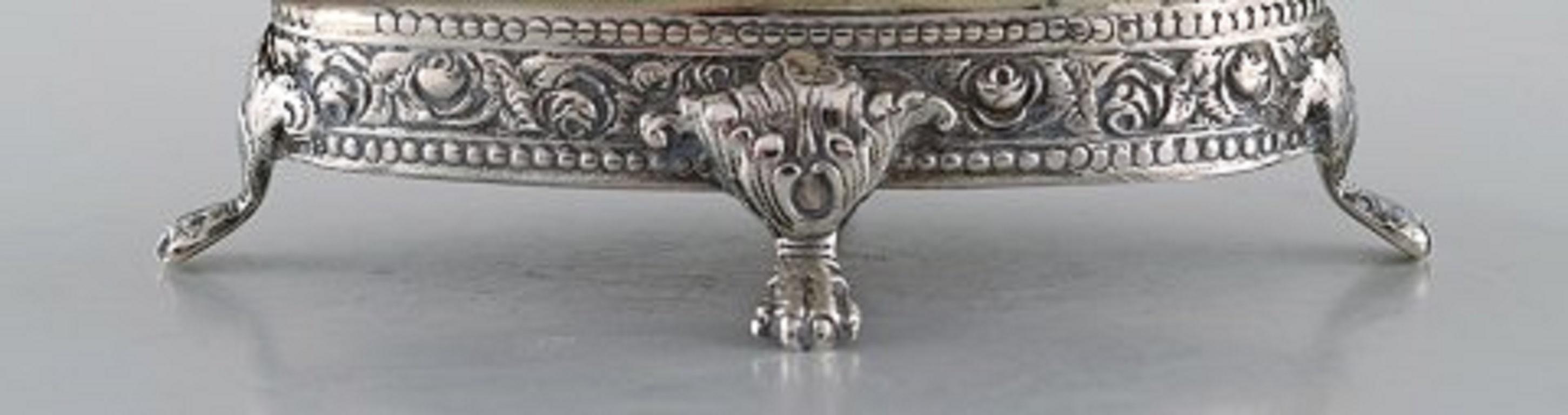Europäische Silberschmiede:: Ornamentale Silberschale auf Füßen:: um 1900 im Zustand „Gut“ im Angebot in Copenhagen, DK