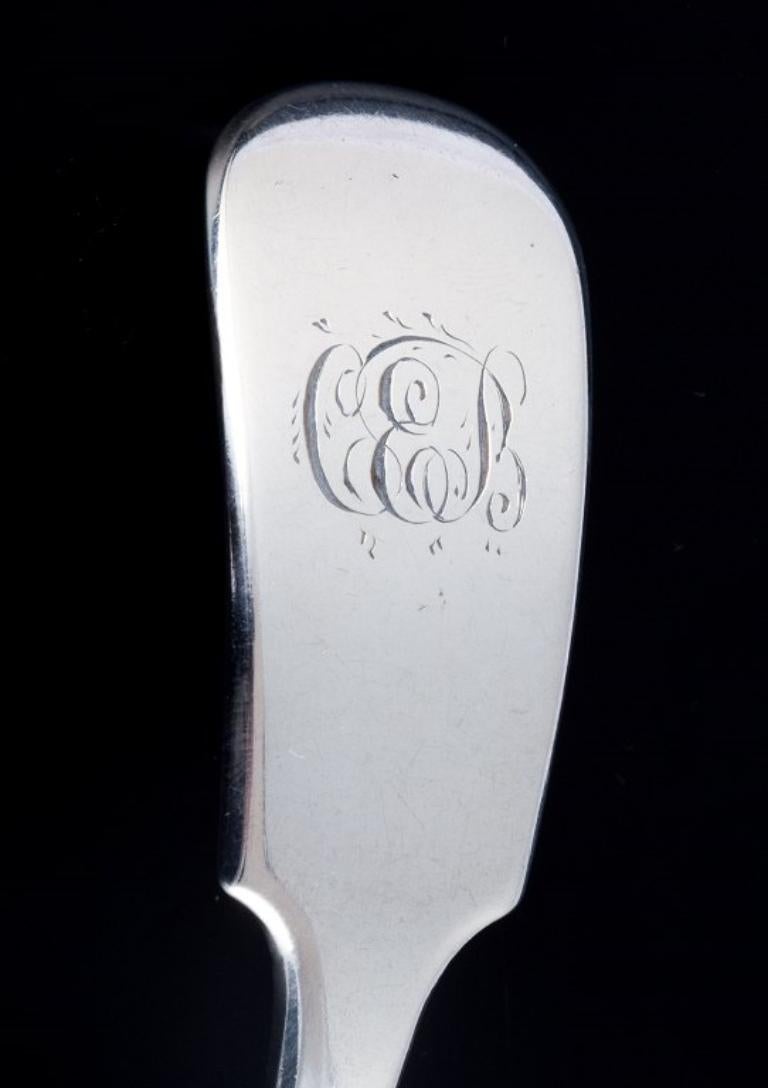 Europäischer Silberschmied, Sauciere aus Silber. Etwa 1920er Jahre.  (Unbekannt) im Angebot