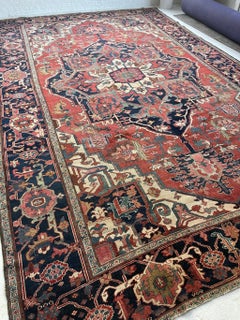 Tappeto Serapi antico e distinto di fine secolo di dimensioni europee, risalente al 1900.