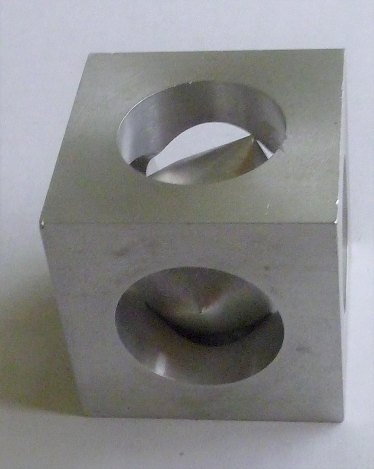 Cube casse-tête Bibelot de l'ère spatiale européenne en aluminium:: 1970 Bon état à Miami, FL