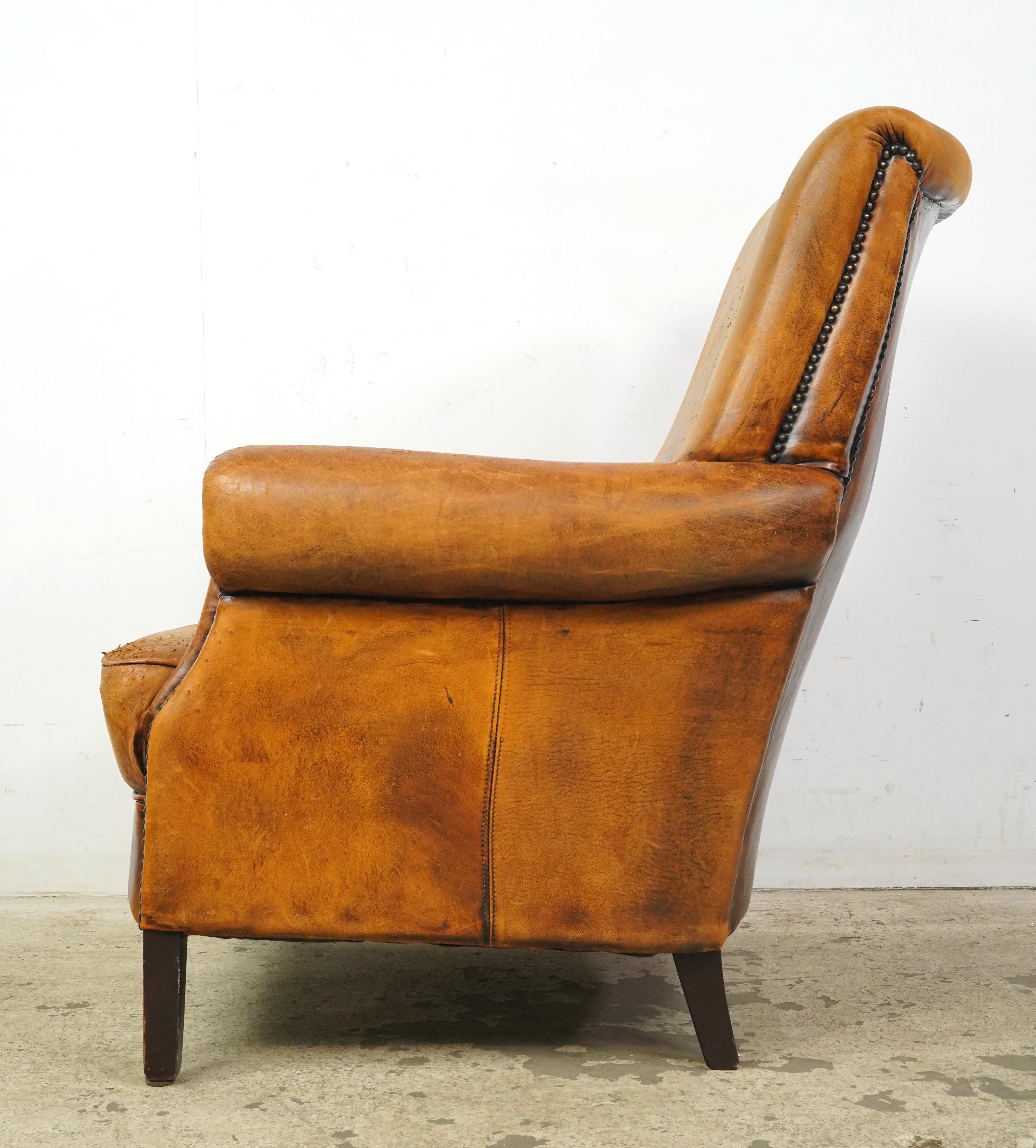 Fauteuil club européen en cuir brun clouté en vente 5