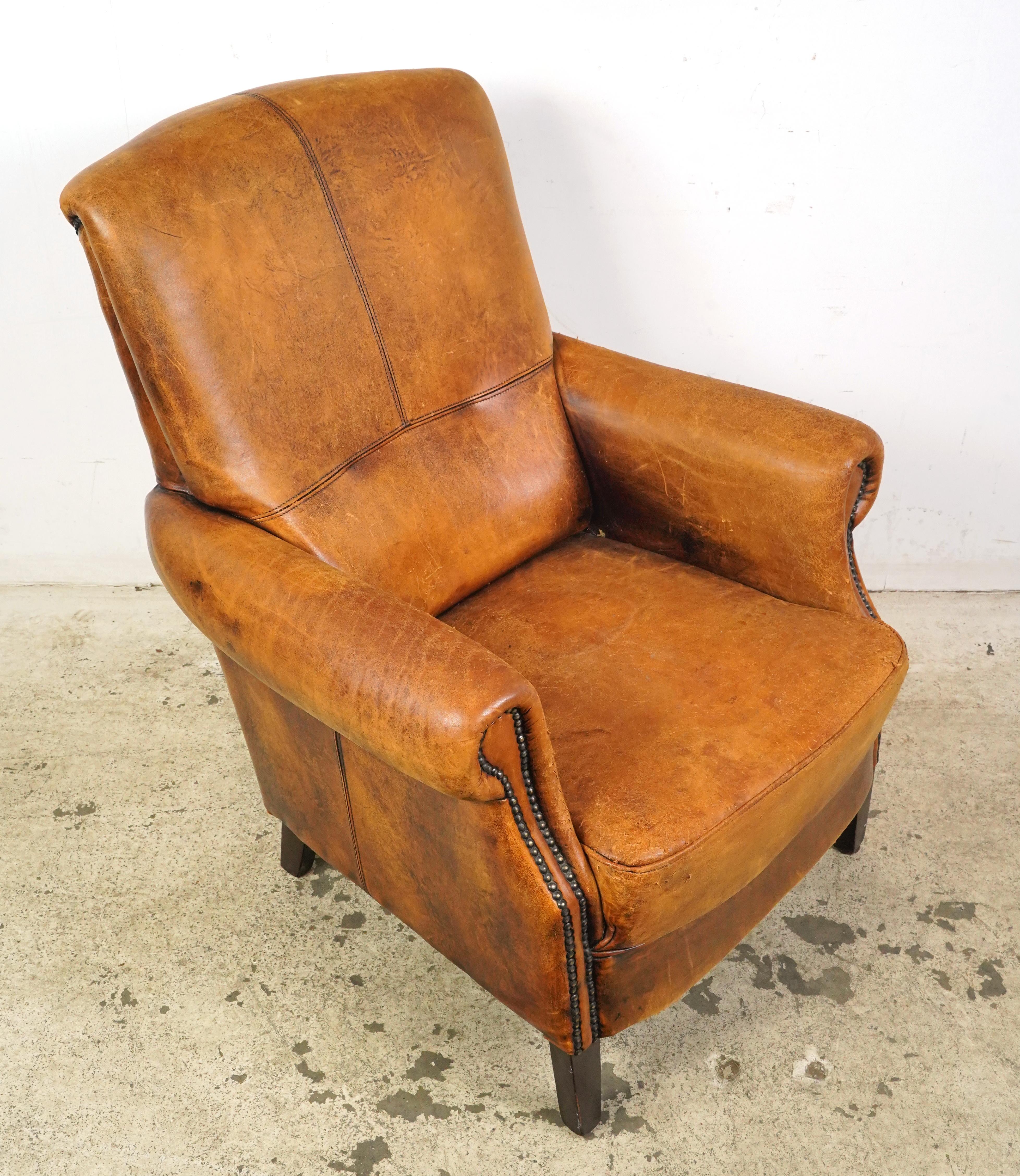 Acier Fauteuil club européen en cuir brun clouté en vente