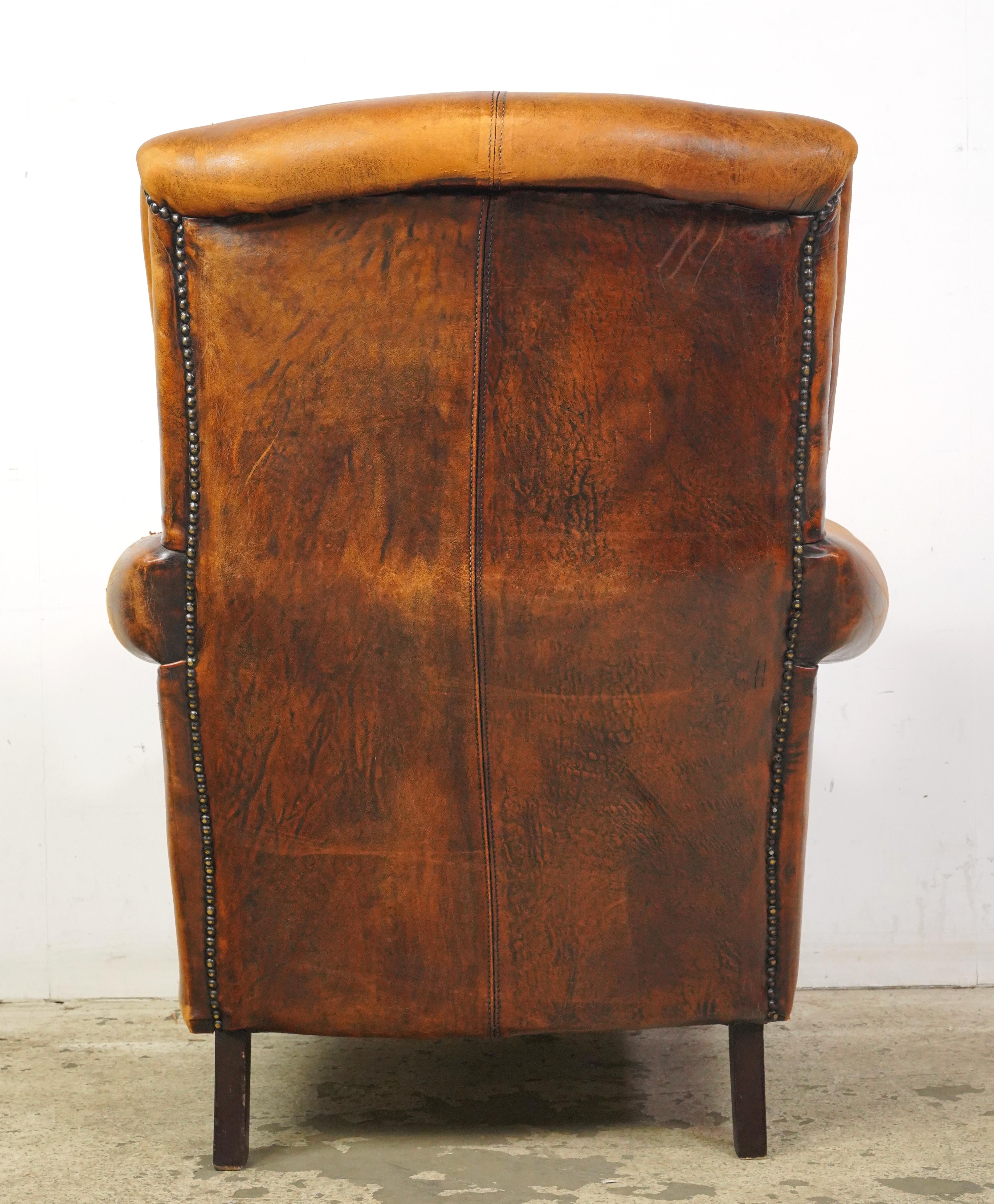 Fauteuil club européen en cuir brun clouté en vente 3