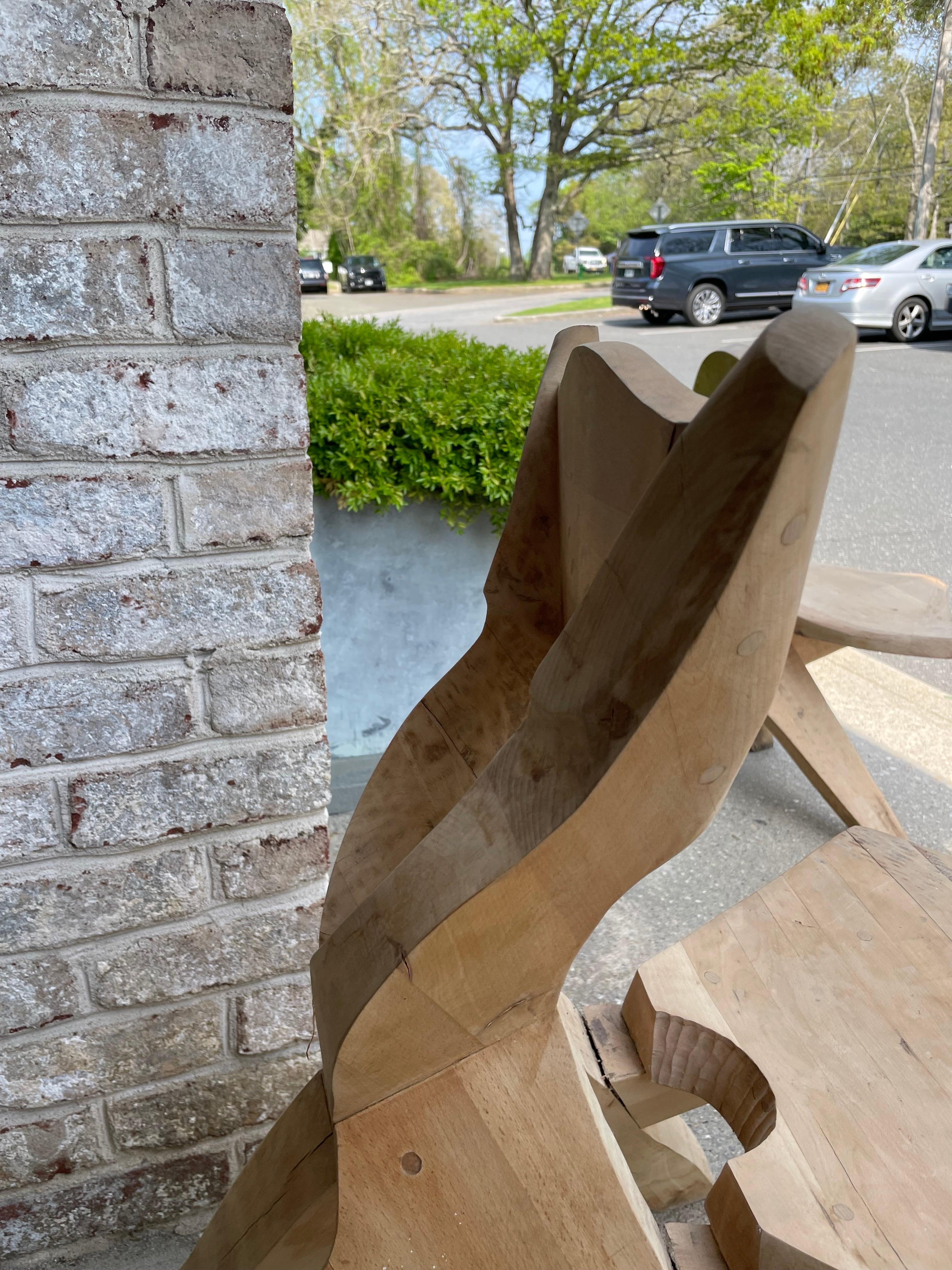 chaise en bois sculpte