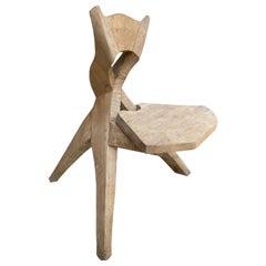 Europäischer Studio-Kunststuhl aus geschnitztem Holz in der Art von Jean Touret