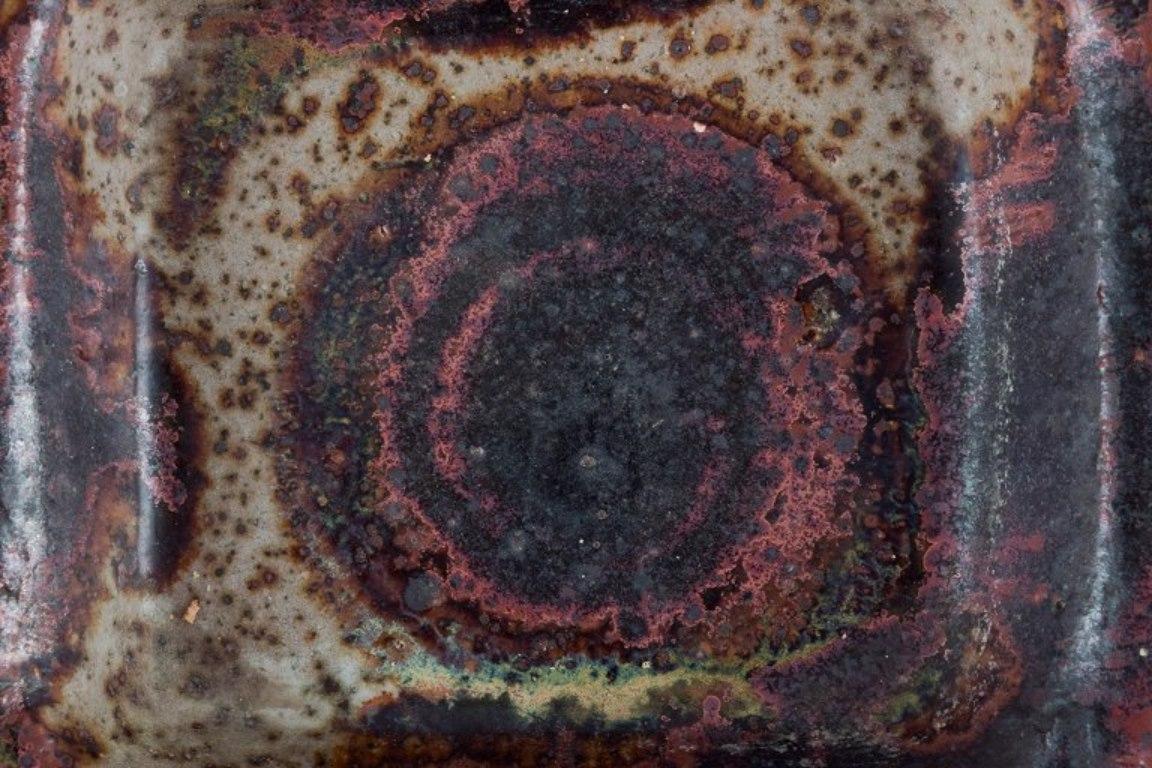 Artista europeo della ceramica da studio. Unica ciotola in ceramica con smalto marrone. In condizioni ottime in vendita a Copenhagen, DK
