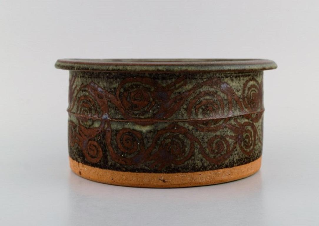 European studio ceramicist. Bowl in glazed ceramics. Late 20th century.
Measures: 22.5 x 11 cm.
In excellent condition.
Stamped.