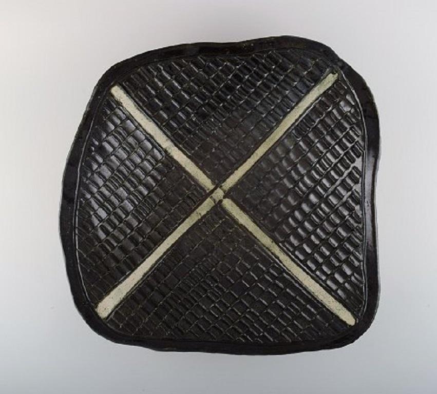 European studio ceramicist. Large unique dish / bowl in glazed ceramics. Late 20th century.
Measures: 49 x 10 cm.
In excellent condition.
Signed.