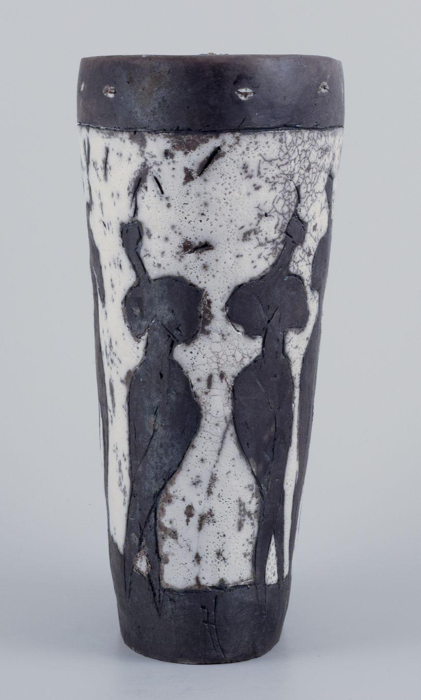 Ceramista de taller europeo. Gran escultura única de cerámica. Motivo de mujer Glaseado en venta