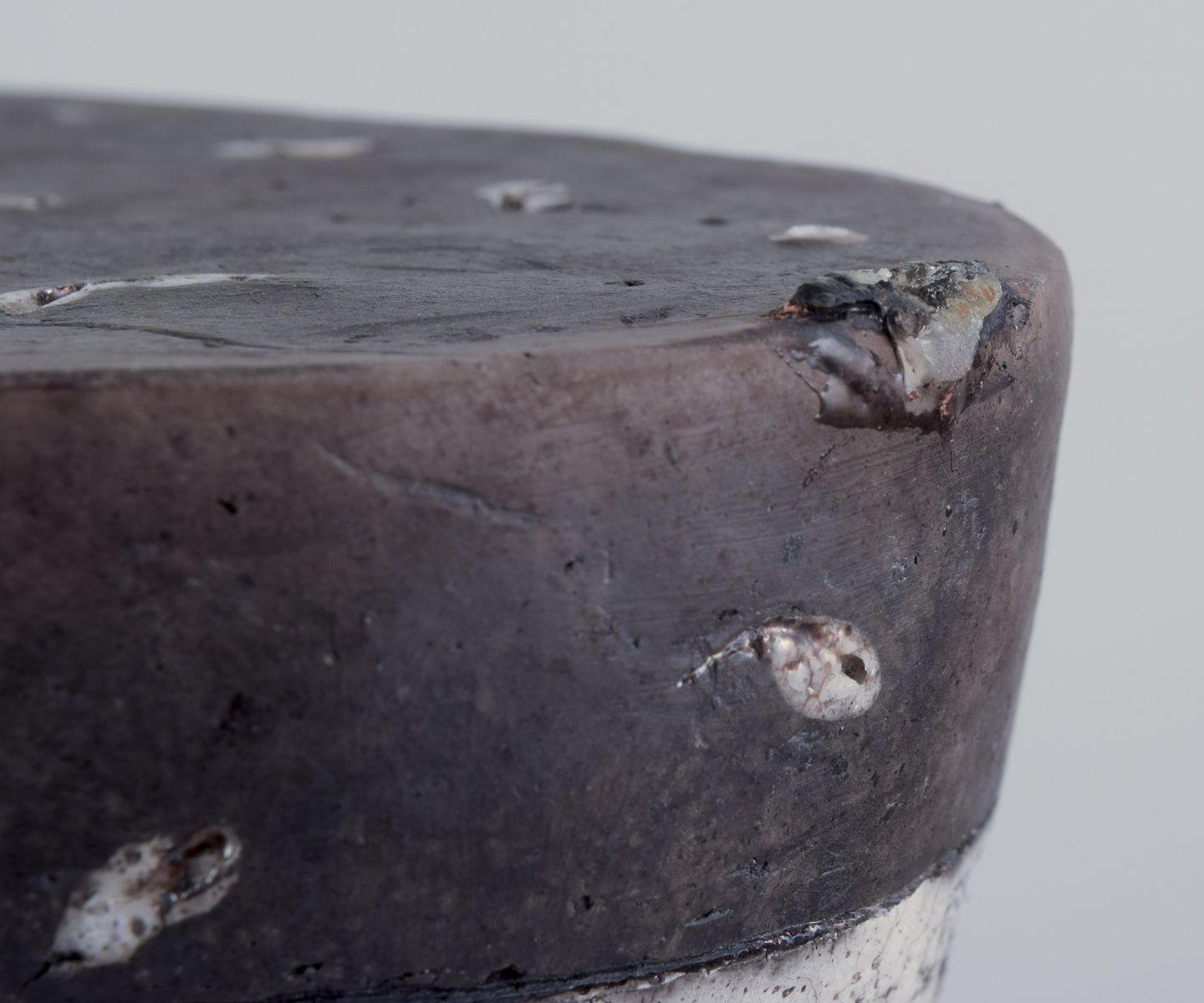 Ceramista de taller europeo. Gran escultura única de cerámica. Motivo de mujer Cerámico en venta