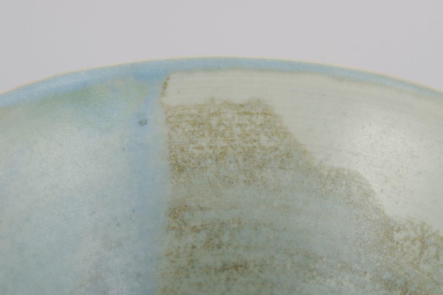 Glazed European studio ceramicist. Stoneware bowl. Hand-glazed in light tones. For Sale
