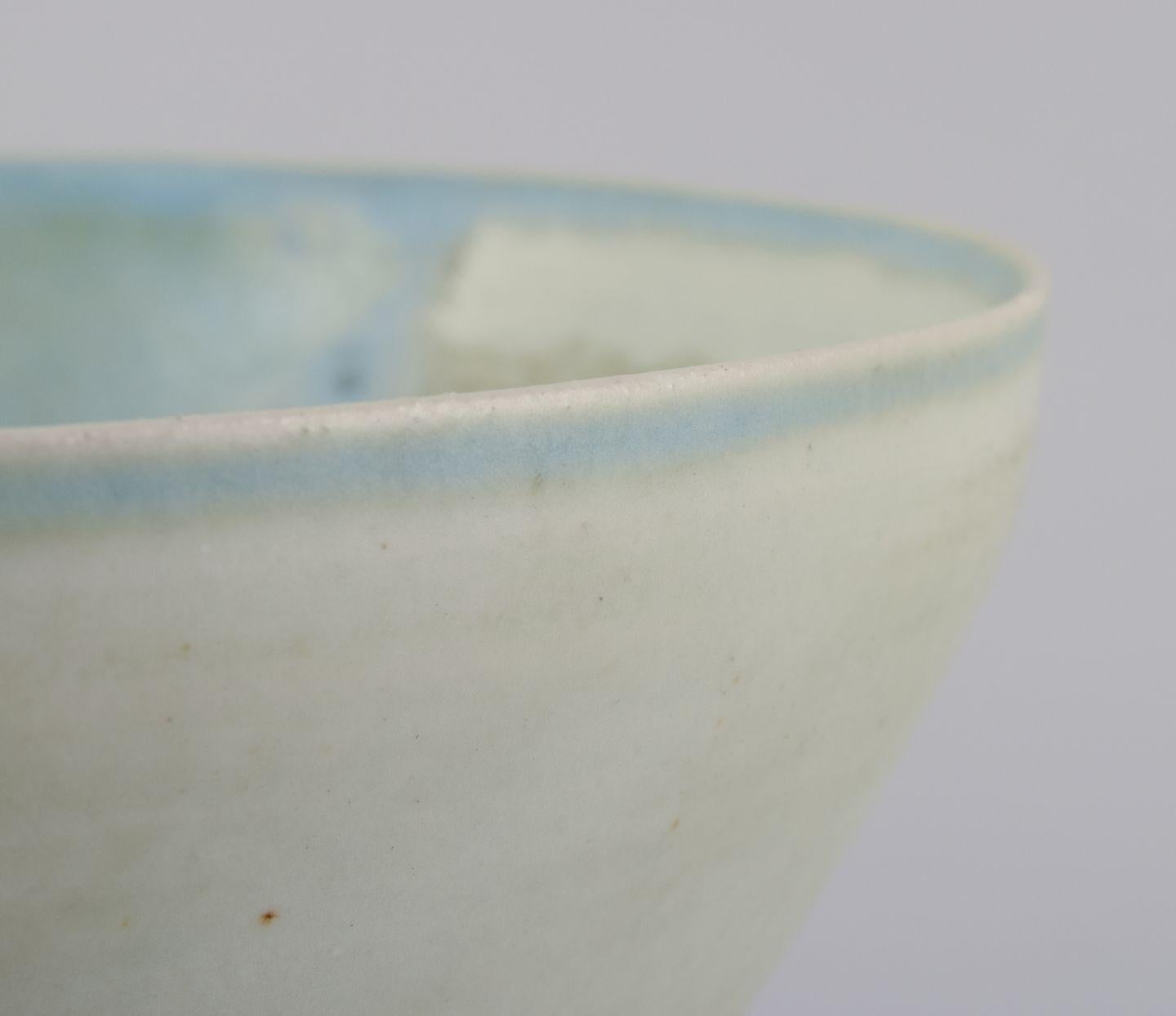 20th Century European studio ceramicist. Stoneware bowl. Hand-glazed in light tones. For Sale