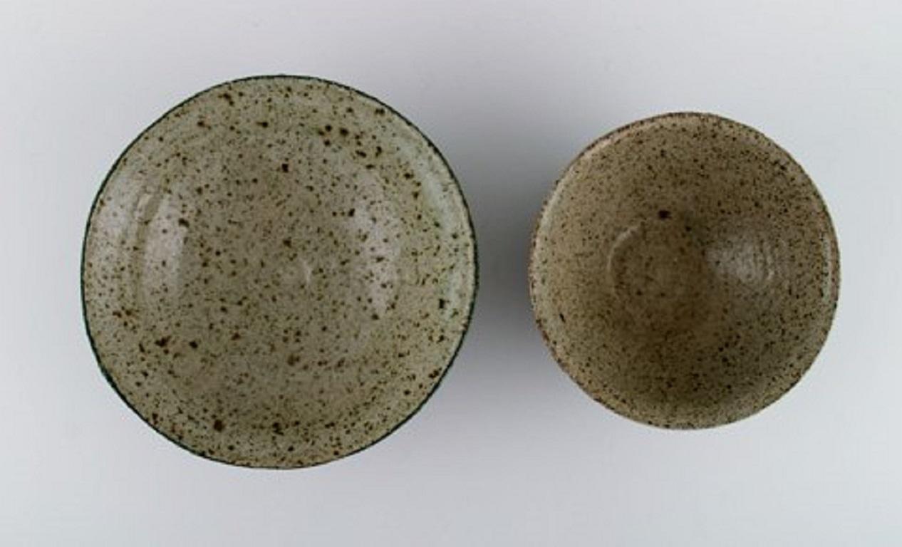 European studio ceramicist. Two bowls in glazed stoneware. Beautiful glaze in shades of gray. Late 20th century.
Largest measures: 19.5 x 7 cm.
In excellent condition.
Signed.