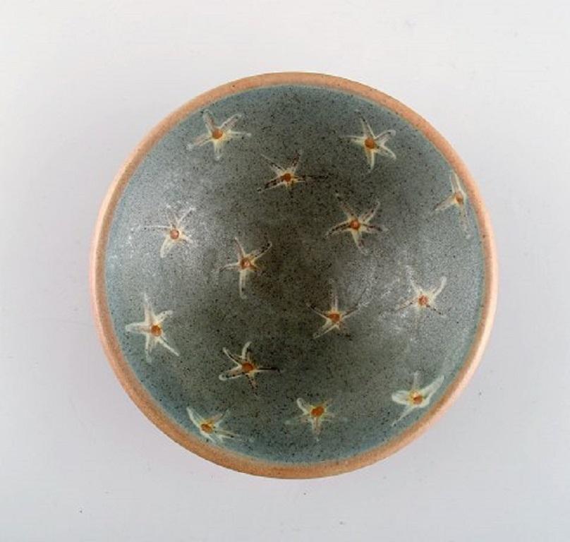 European studio ceramicist. Unique bowl on foot in hand-painted glazed stoneware, Late 20th century.
Measures: 14 x 5 cm.
In excellent condition.
Signed.