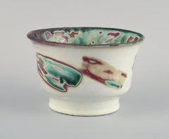Céramiste d'atelier européen. Bol en céramique unique à cuisson raku. 1975.
