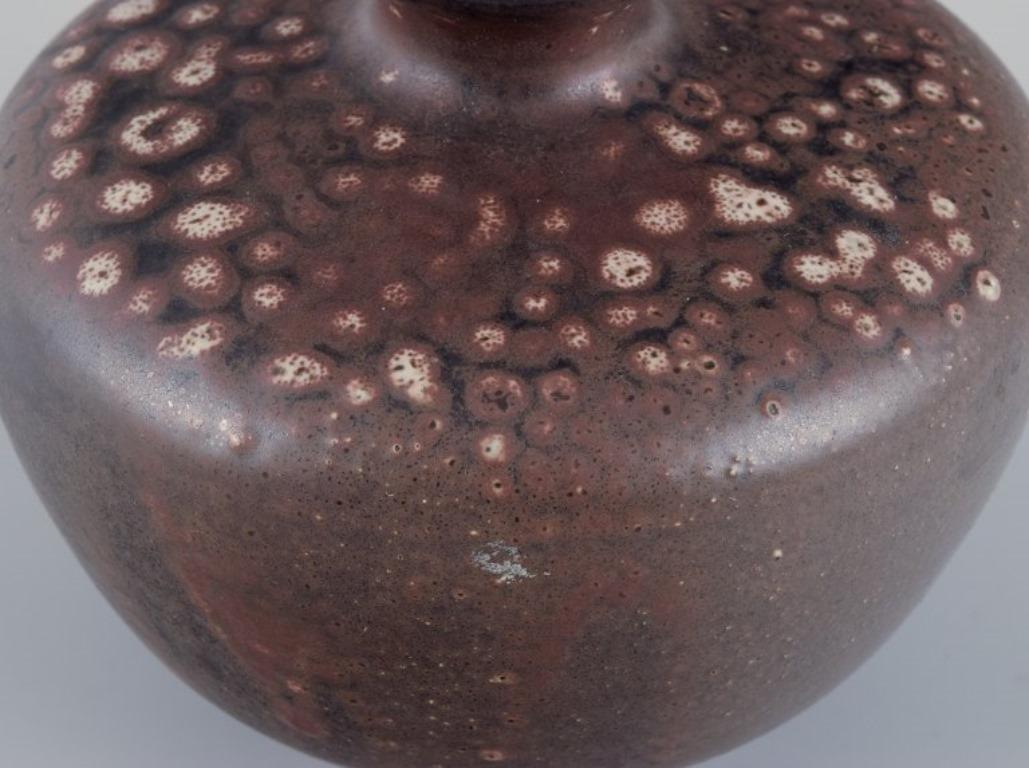 European studio ceramicist. Unique ceramic vase. Glaze in brown tones. Ca. 1980s In Excellent Condition For Sale In Copenhagen, DK