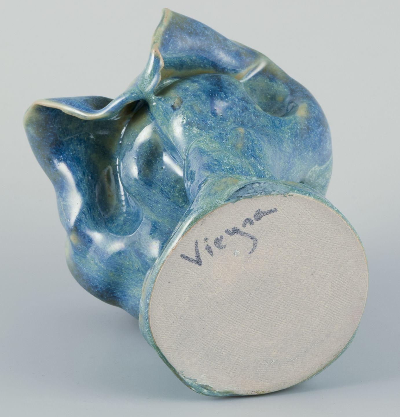Fin du 20e siècle Céramiste d'atelier européen. Vase unique de forme organique en vente