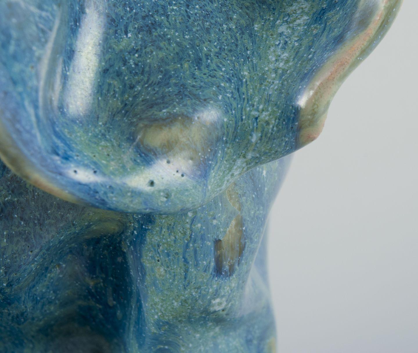 Céramique Céramiste d'atelier européen. Vase unique de forme organique en vente