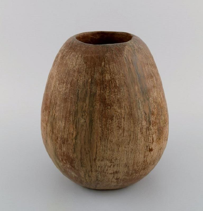 European studio ceramicist. Unique clay vase. 1960s / 70s.
Measures: 21.5 x 19.5 cm.
In excellent condition.