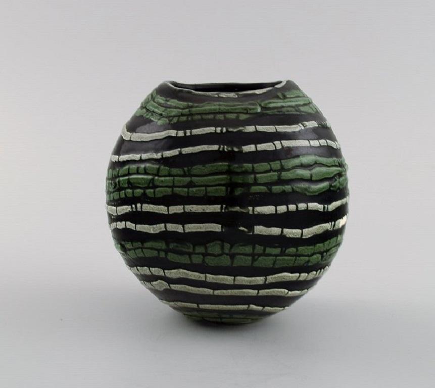 European studio ceramicist. Unique flowerpot for wall hanging in glazed ceramics. Green and white stripes on black background. 
1960s / 70s.
Measures: 10.5 x 10.5 cm.
Depth: 9 cm.
In excellent condition.