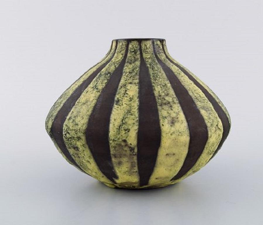 European studio ceramicist. Unique retro vase with handle in glazed ceramics. Black / yellow striped design, 1960s.
Measures: 19 x 14 cm.
In excellent condition.
Signed.