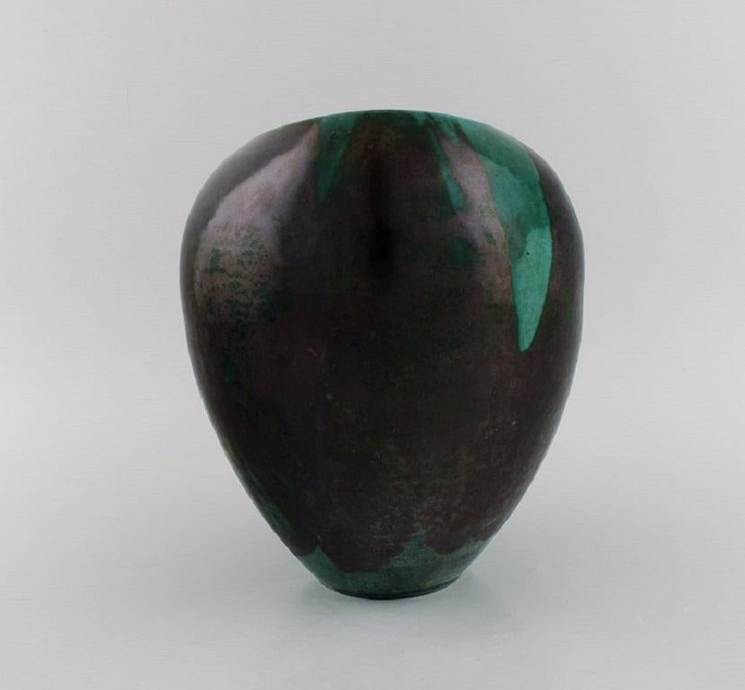 European studio ceramicist. Unique vase in glazed stoneware. 
Beautiful glaze in black and green shades. 
1960s / 70s.
Measures: 23 x 21 cm.
In excellent condition.
Signed.
