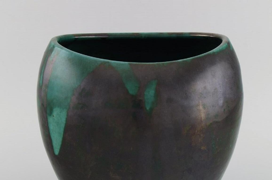 Europäischer Studio-Keramikkünstler, einzigartige Vase aus glasiertem Steingut, 1960er/70er Jahre (Moderne der Mitte des Jahrhunderts) im Angebot