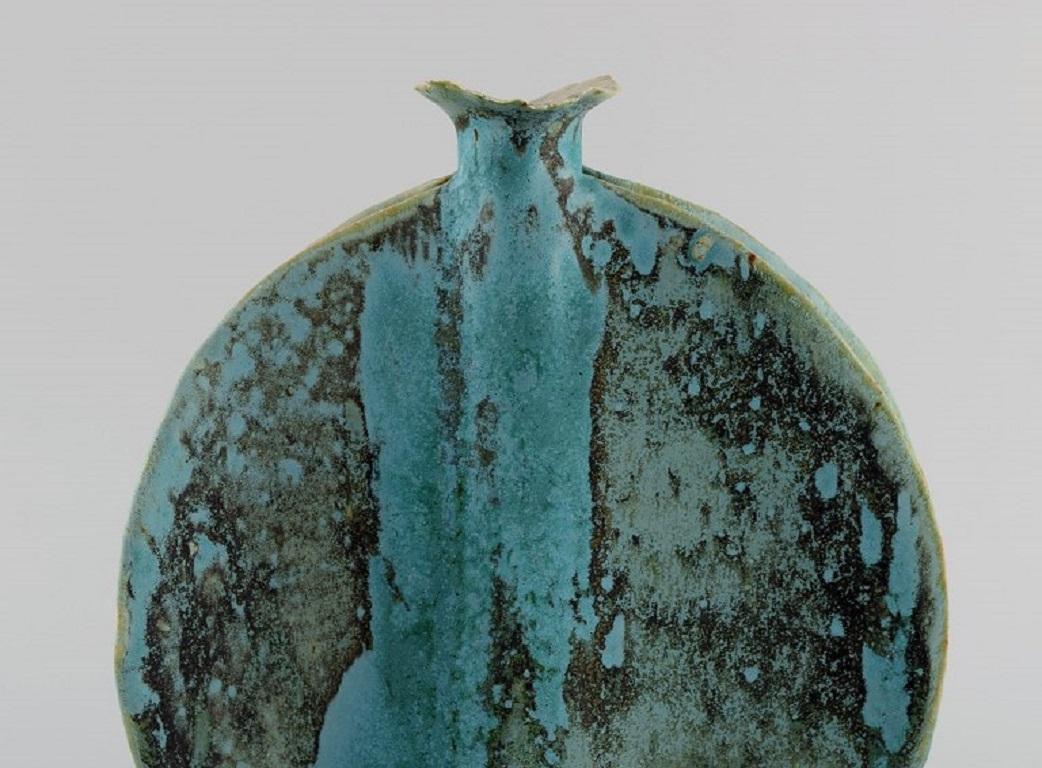 Europäischer Studio-Keramikkünstler, einzigartige Vase aus glasiertem Steingut, 1970er Jahre (Moderne der Mitte des Jahrhunderts)