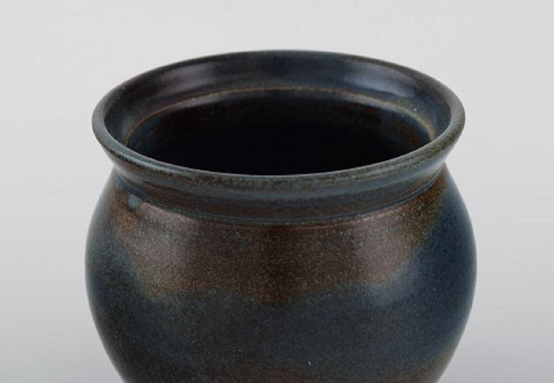European studio ceramicist. Unique vase in glazed stoneware. Beautiful glaze in blue and brown shades. Late 20th century.
Measures: 11 x 10.5 mm.
In excellent condition.
Signed.