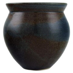 Ceramista di studio europeo, vaso unico in gres smaltato, fine XX secolo
