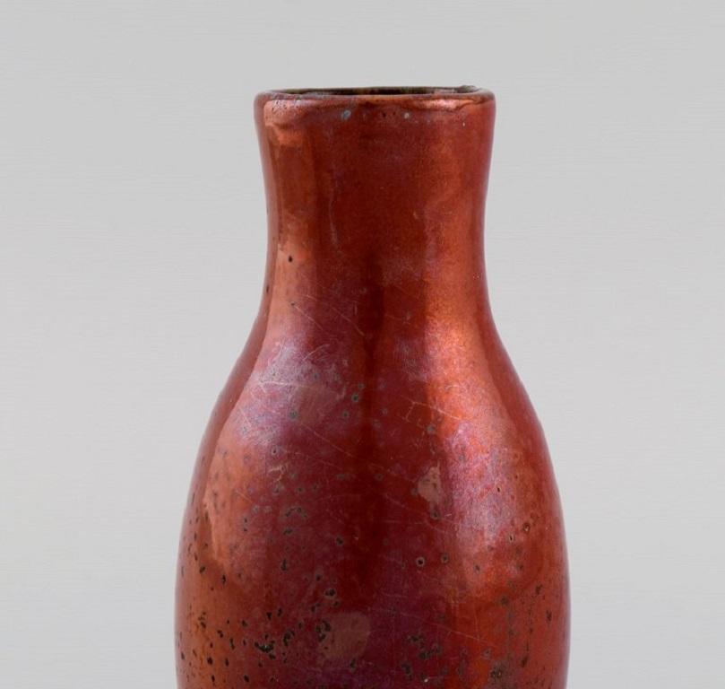 Europäische Studio-Keramikerin, einzigartige Vase aus glasiertem Steingut, Mitte des 20. Jahrhunderts. (Glasiert) im Angebot