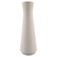 Vase unique en céramique émaillée blanche du Studio Ceramicist d'Europe