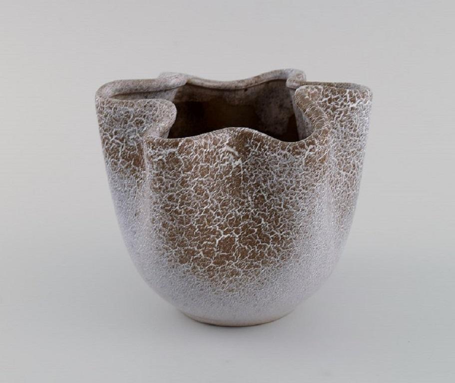 European studio ceramicist. Unique wavy-edged vase in glazed stoneware. 
Beautiful speckled glaze. 1960s / 70s.
Measures: 14 x 13 cm.
In excellent condition.