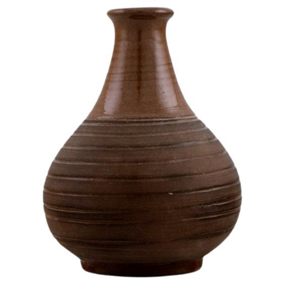 Studio Europeo di Ceramica, Vaso in ceramica smaltata con corpo scanalato