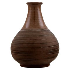 Studio Europeo di Ceramica, Vaso in ceramica smaltata con corpo scanalato