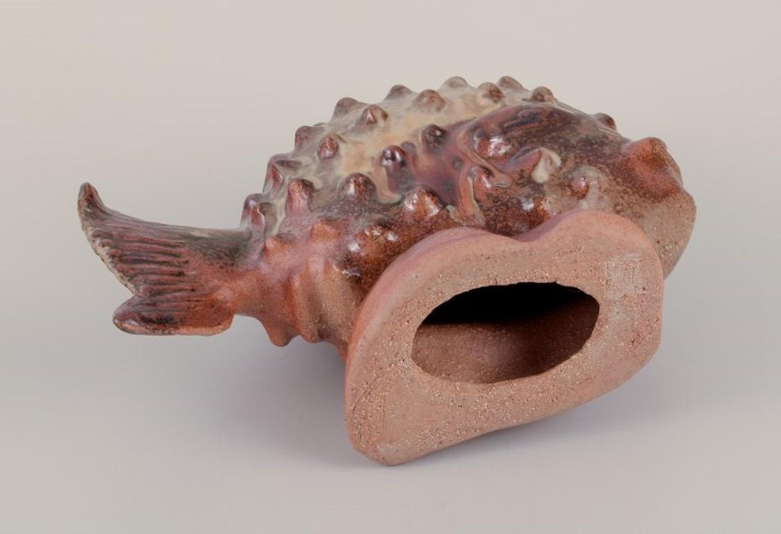 Céramique Céramiste d'atelier européen. Grande figure en céramique d'un poisson en vente